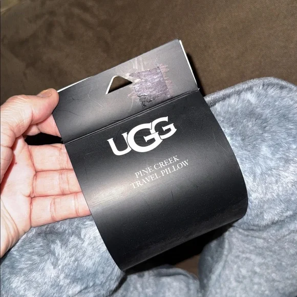 NWT UGG - Pine Creek Travel Pillow - Picture 2 of 3